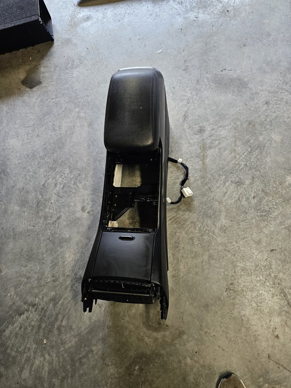 2016-2020 Kia SORENTO Center Console Armrest Lid Storage Top Cup Holder 10339643