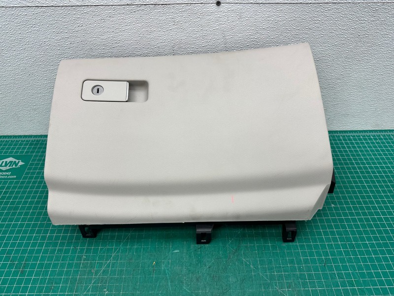 14-20 INFINITI Q50 GLOVE BOX STORAGE COMPARTMENT OEM