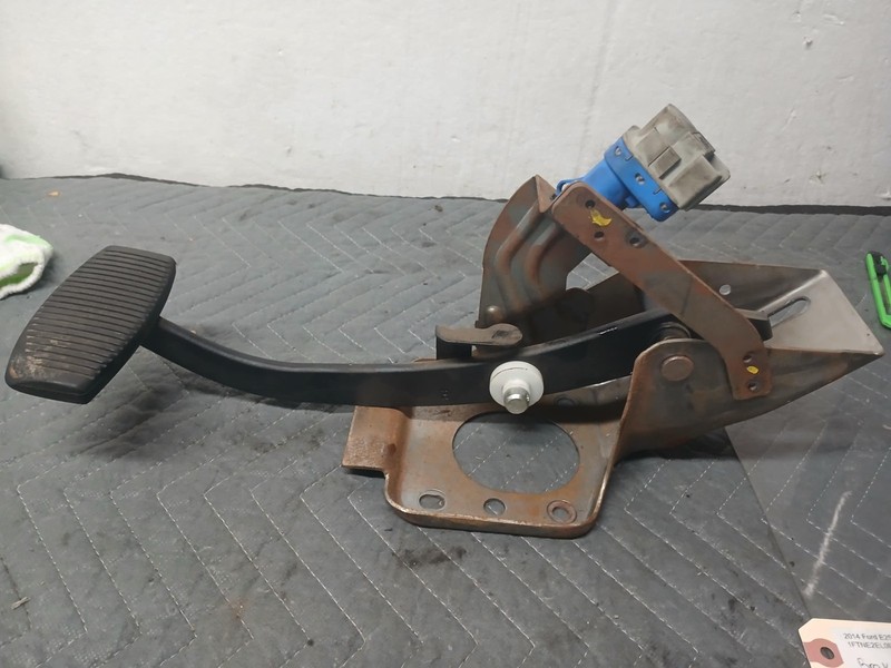 08-14 Ford Econoline E-350 VanComplete Brake Pedal & Mount w Pad