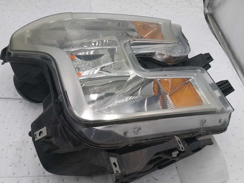 Used Right Headlight Assembly fits: 2016 Ford F150 PICKUP halogen Right Grade C