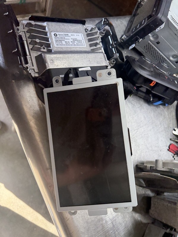 19-23 Ford Mustang Information Display Screen w/ SYNC Module OEM KR3T-18B955-SA