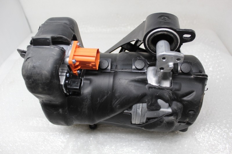 Genuine 2020-24 TESLA MODEL Y AC COMPRESSOR PUMP COVER BRACKET1501256-99-M OEM