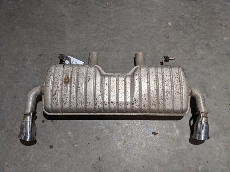 2016-2024 Chevy Camaro SS 6.2L Rear Exhaust Muffler - OEM 1177452