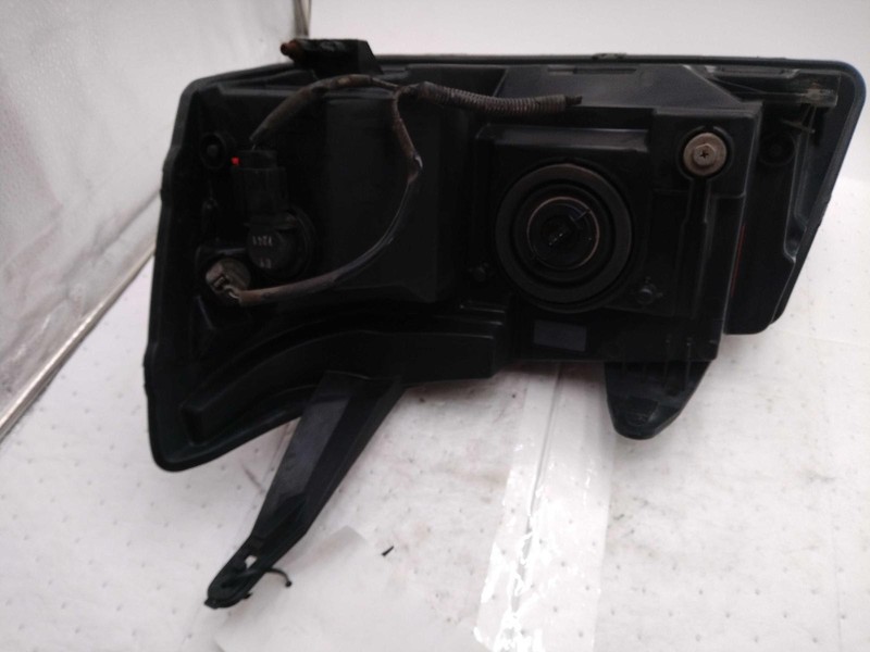 Used Right Headlight Assembly fits: 2008 Pontiac Torrent Right Grade A