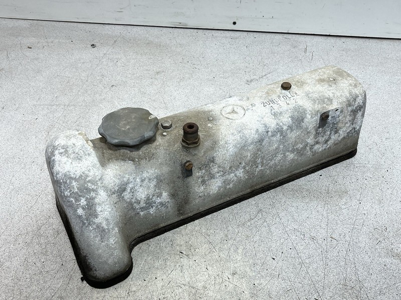 1967 Mercedes W110 Benz Gas Engine Motor Head Valve Top Cover W 110 1210161705