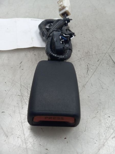13-14 TOYOTA RAV4 LE PASSENGER SIDE FRONT BELT BUCKLE