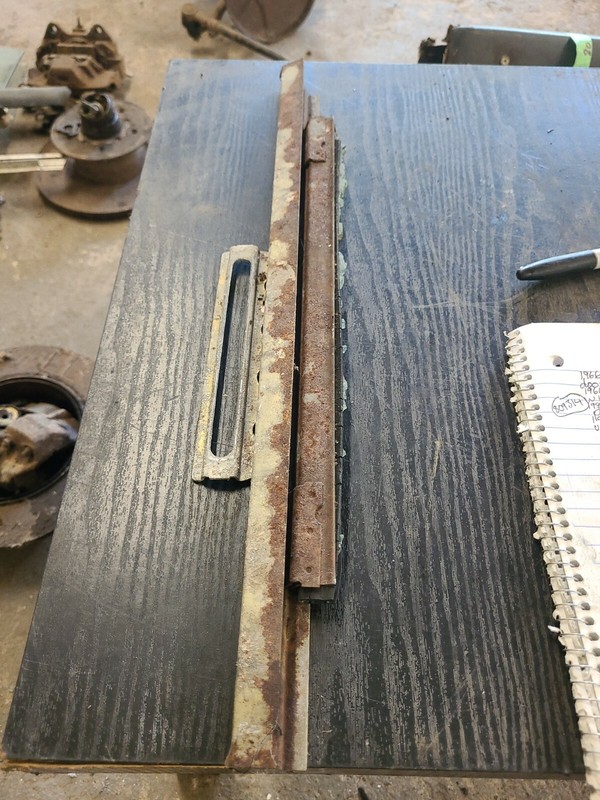 1966 MERCEDES-BENZ 250S LEFT FRONT WINDOW TRACK