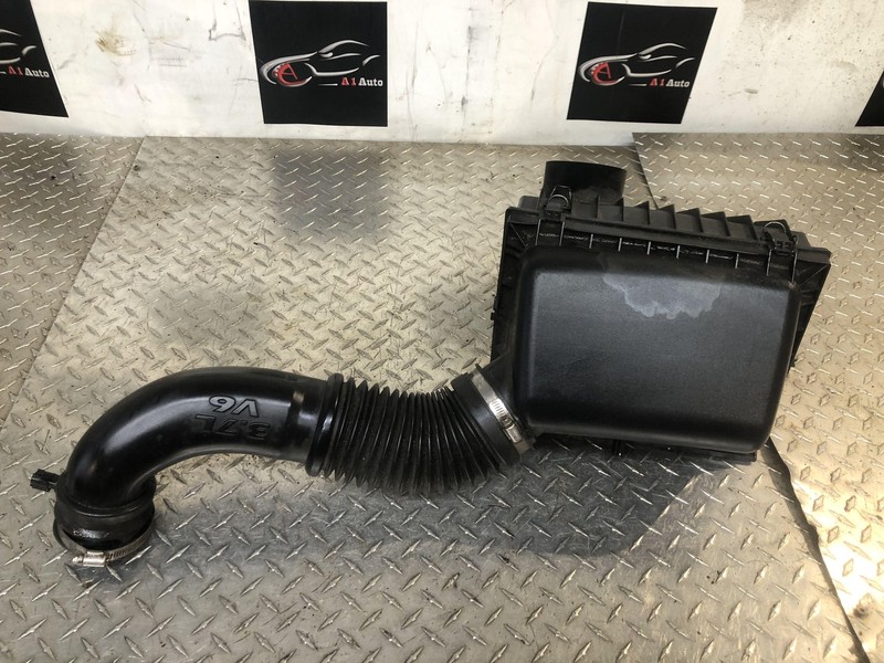 2008-2012 Jeep Liberty (3.7L) Engine Air Cleaner Assembly Tested With Tube Oem