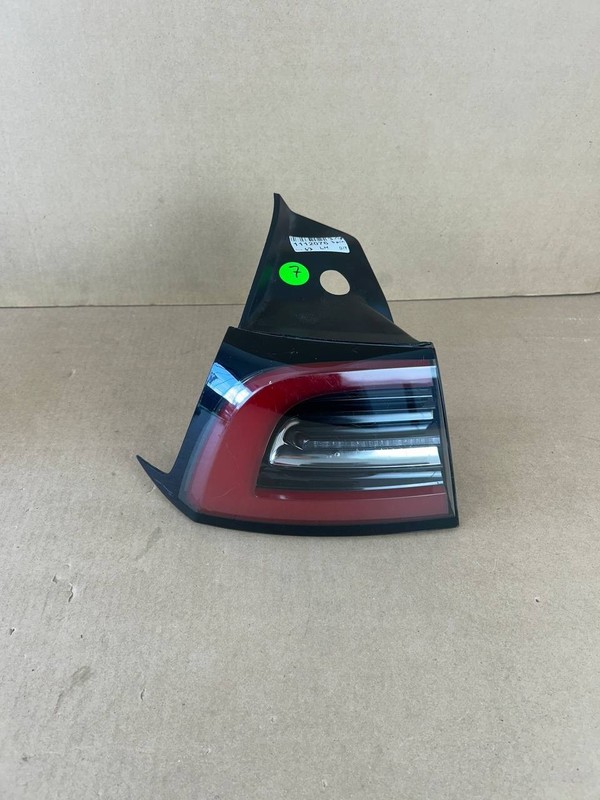 ✅Tesla Model 3/Y 17-23 LED Tail Lamp Outer Rear Left Light 1077397-00-G /scratch