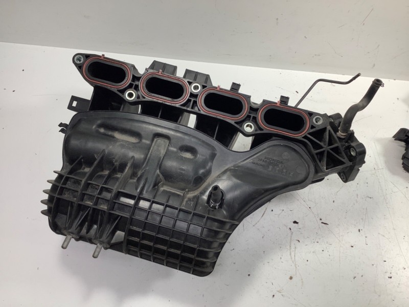 013-015 Honda Accord 4Cyl Intake Manifold Assembly 17000-5A2-A00 OEM