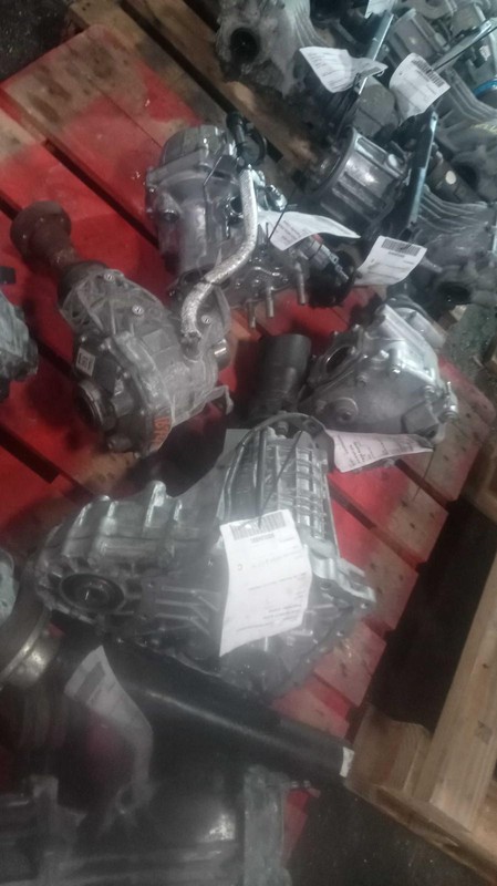 2016 INFINITI QX50 Transfer Case Assembly OEM 54K Miles Maroon 4WD