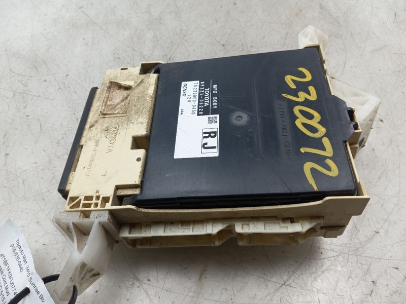 15-17 TOYOTA CAMRY LE 2.5L FWD AT MULTIPLEX NETWORK BODY CONTROL MODULE ECM