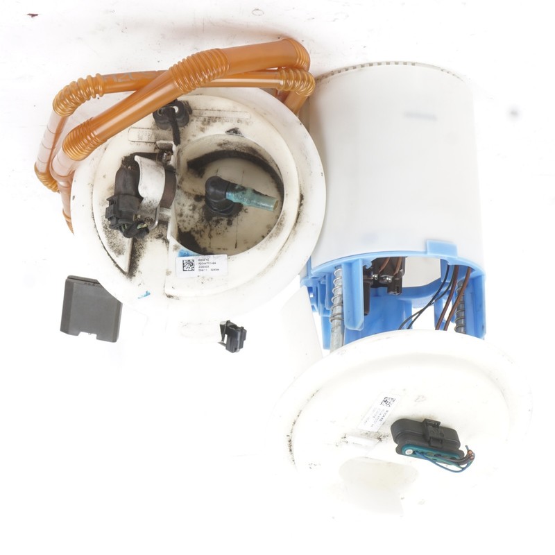 2008 - 2011 Mercedes C300 W204 Fuel Pump Left & RightOEM