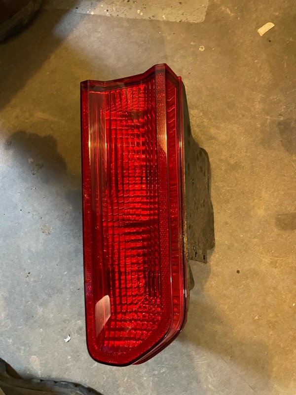 08-14 DODGE CHALLENGER OEM RH TAILLIGHT TAIL LAMP ASSEMBLY