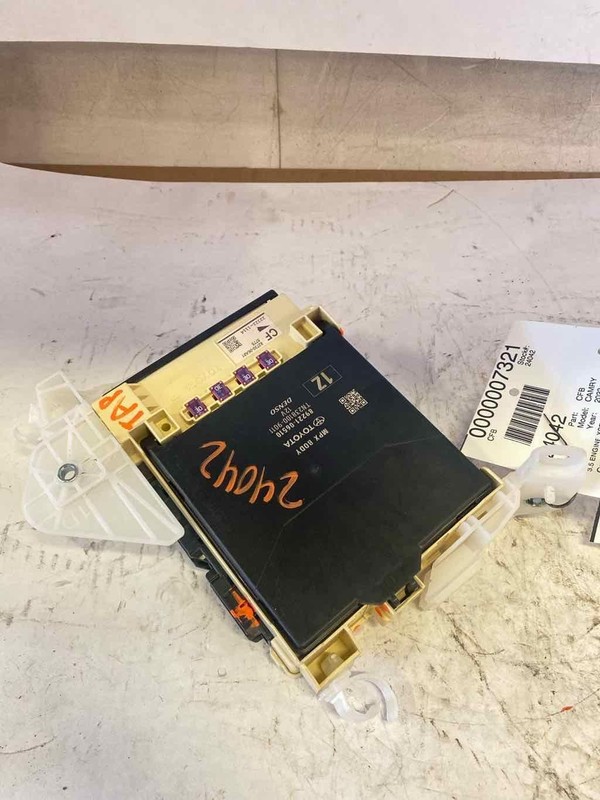 Cabin Fuse Box TOYOTA CAMRY 23 89221-06510 82730-06A81