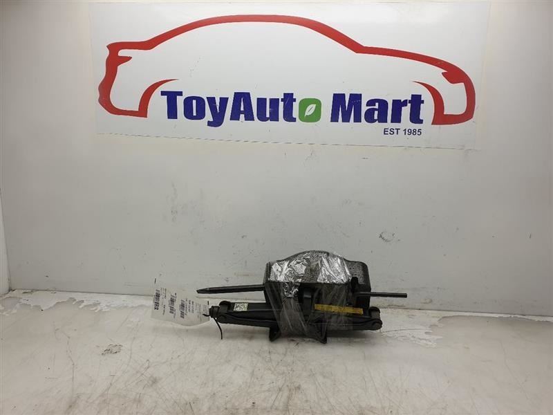 2005 TOYOTA COROLLA JACK AND TOOL KIT