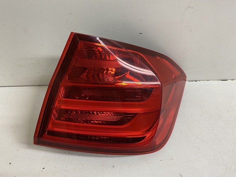 2012-2015 BMW 328i Sedan Right Passenger Tail Light Lamp Taillight Taillamp Oem