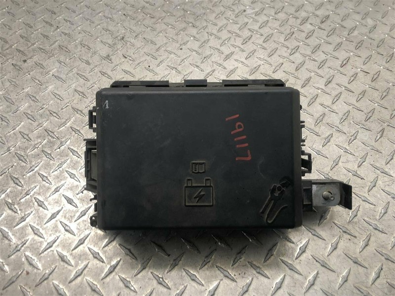 09-10 CHRYSLER 300 CHARGER ENGINE COMPARTMENT FUSE BOX 2.7L OEM 646-01311