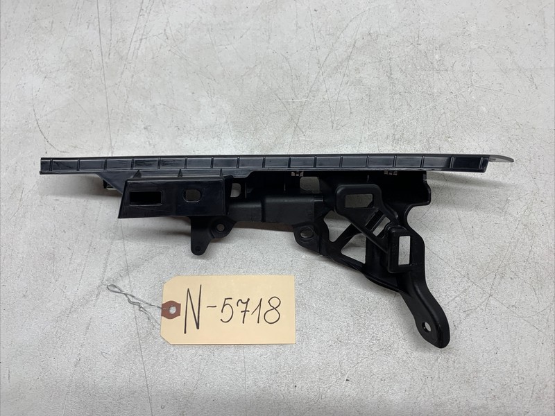 2016-2020 TESLA MODEL X REAR RH UPPER C-PILLAR TRIM COVER BRACKET n-5718 b48