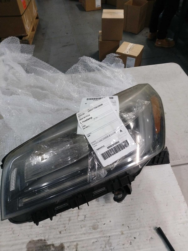 2014 GMC Acadia Left Headlight Assembly White OEM 331901 183k Miles