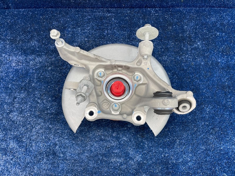 2017–2019 Cadillac XT5 Rear Left Steering Knuckle with Wheel Hub OEM