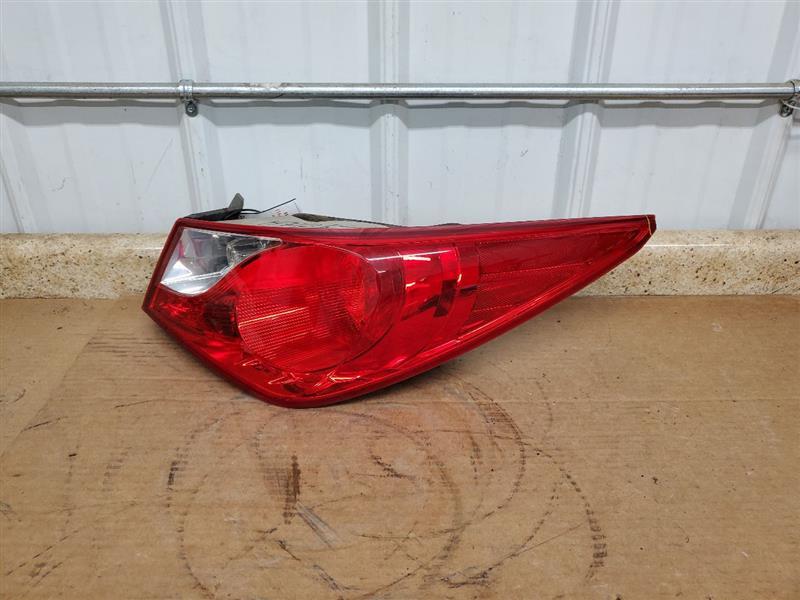 Passenger Tail Light VIN B 8th Digit Incandescent Bulb Fits 11-14 SONATA 281348