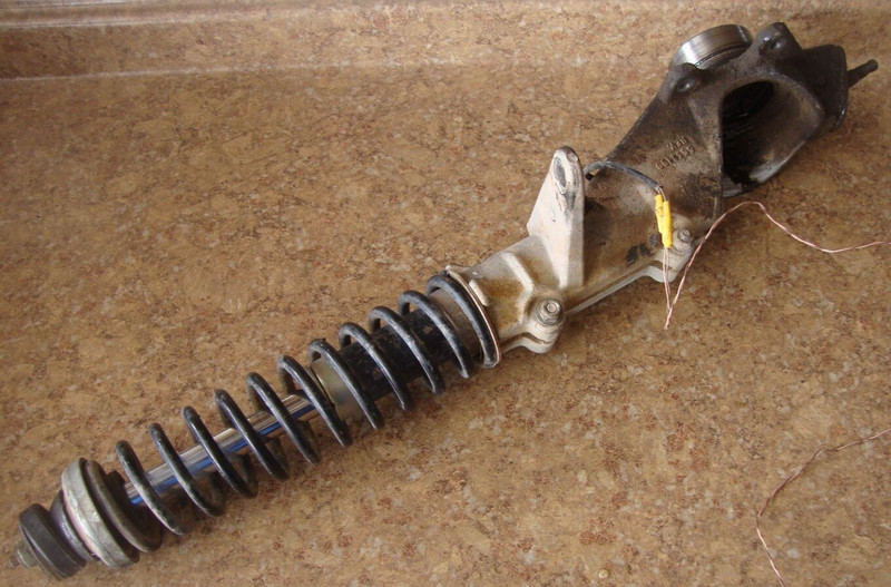 1994 Polaris Trail Boss 400 4x4 ATV Right Front Shock Hub Carrier Knuckle N7