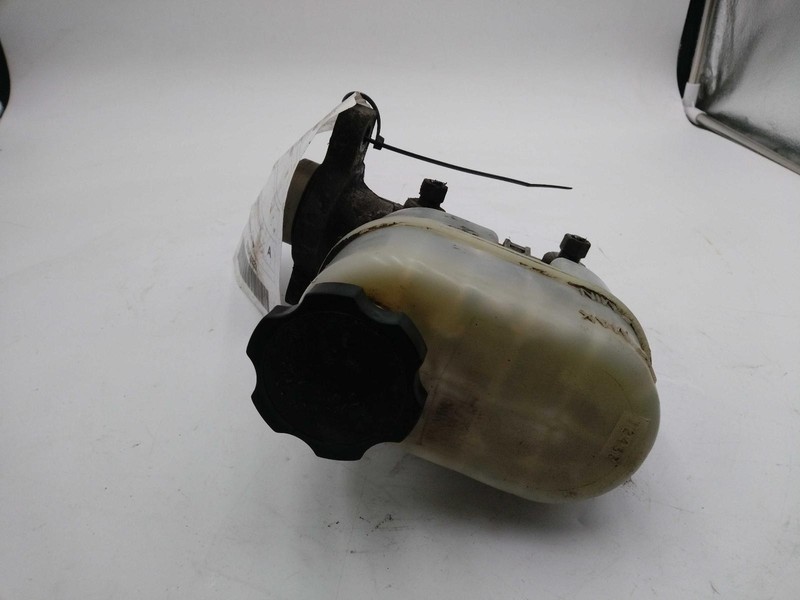 Used Brake Master Cylinder fits: 2008 Chevrolet Silverado 1500 pickup new style