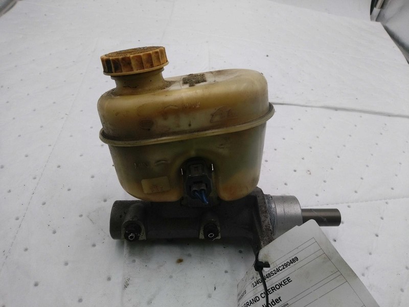 2004 Jeep Grand Cherokee Brake Master Cylinder OEM Silver 178k Miles