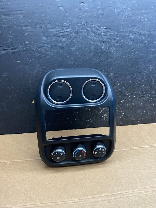 2011 to 2017 Jeep Compass Dash Climate Temperature Control Radio Bezel w6416 DG
