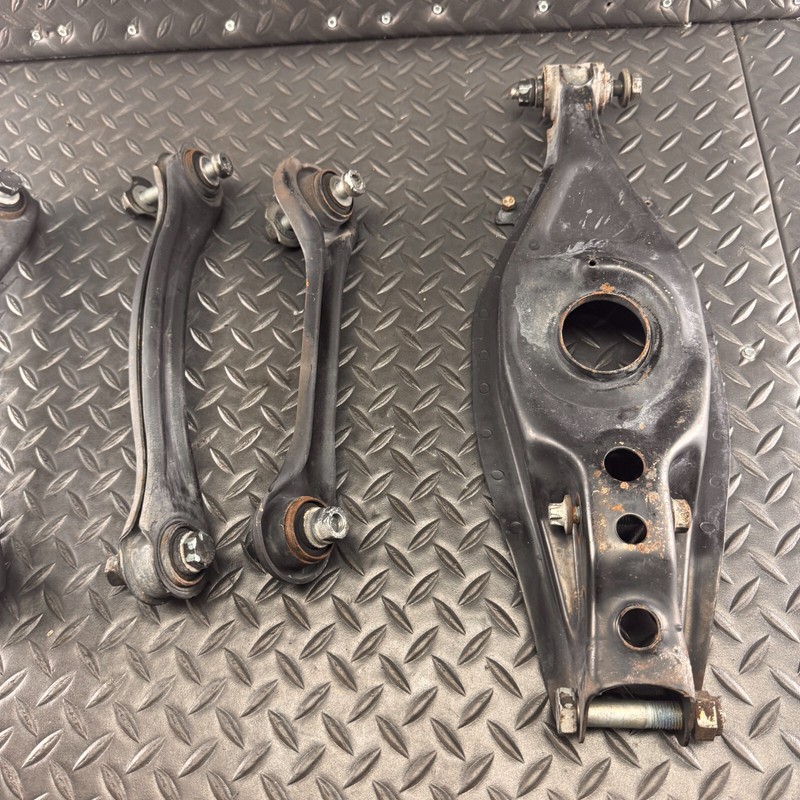 02-04 Mercedes C32 AMG SEDANREAR RIGHT CONTROL ARMSSETOEM