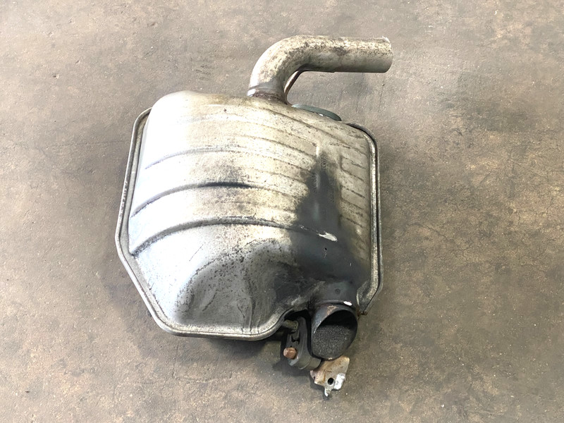 15-22 CHRYSLER 300 3.6L V6 REAR RIGHT SIDE EXHAUST SYSTEM MUFFLER OEM #A0.20