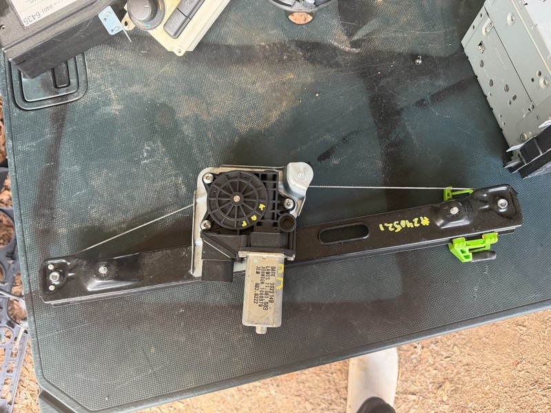 06-11 BMW 320 325I 330I M3 335 323 OEM RH REAR PASSENGER WINDOW REGULATOR