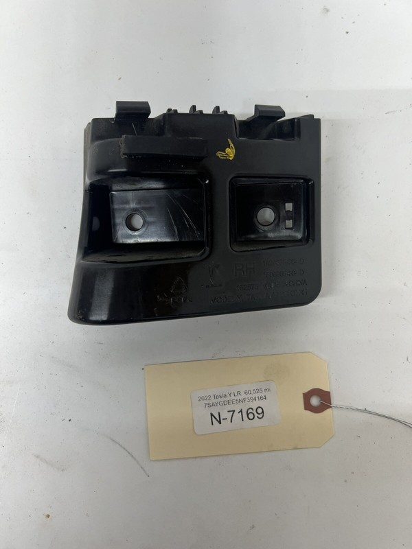 20–22 Tesla Y Rear Right Tail Lamp Bracket 1494039-00-D 1506969-00-D 7169 B48