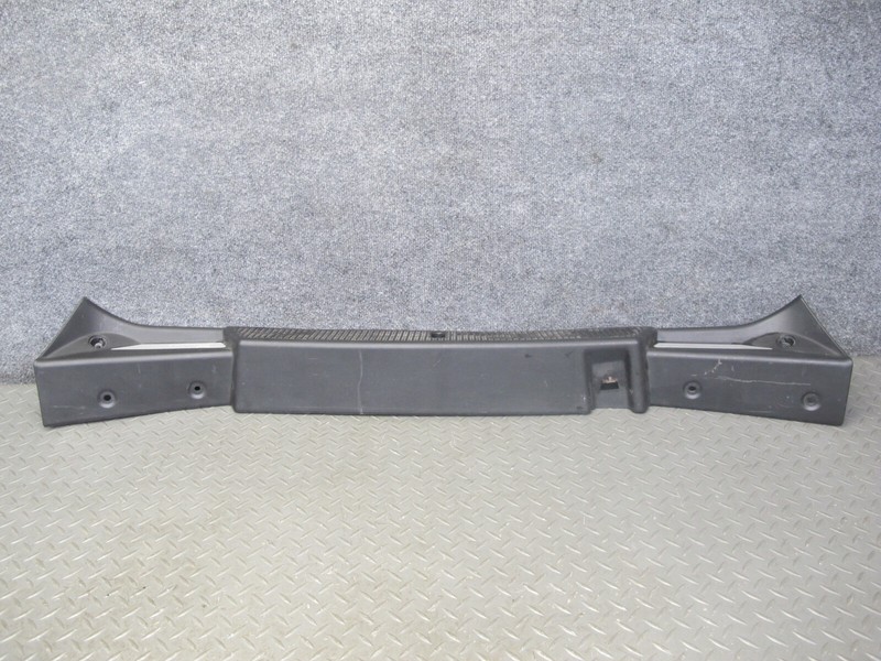 2004-2009 CADILLAC XLR REAR TRUNK LID LOCK LATCH TRIM COVER PANEL 15147014