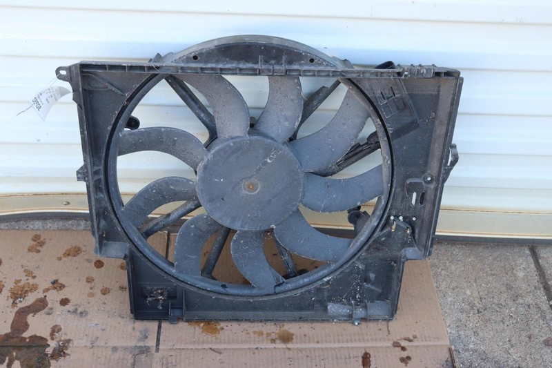 2012-2015 BMW 335I F30 ENGINE RADIATOR COOLING FAN MOTOR SHROUD 600WATT OEM