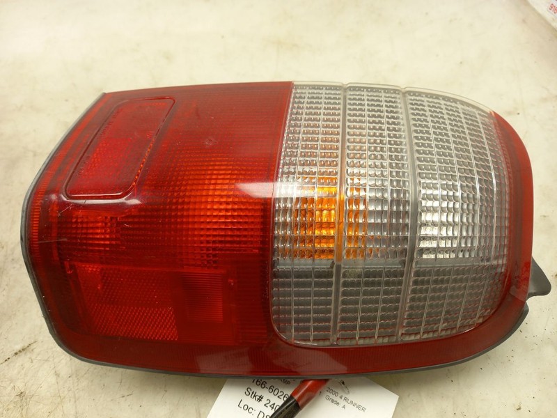 96 97 98 99 00 TOYOTA 4 RUNNER PASSENGER RIGHT TAIL LIGHT
