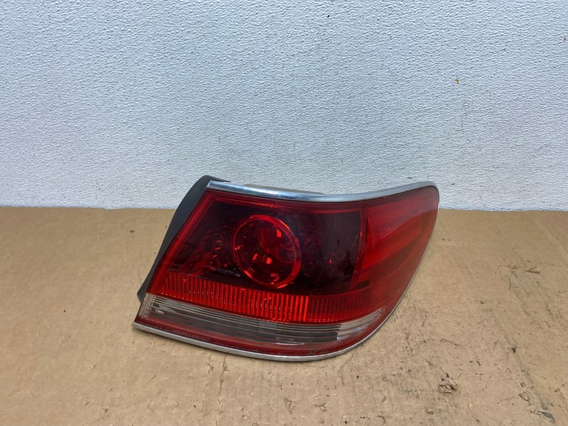 2005 - 2006 Lexus ES330 Right Passenger Side Tail Light OEM AD0503 LK