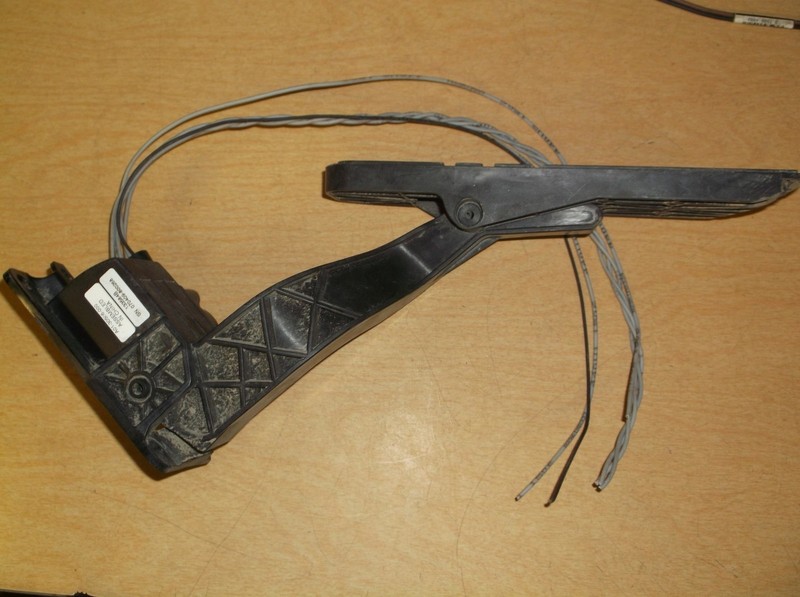 Freightliner A01-30506-000 Throttle Accelerator Pedal 133584B *FREE SHIPPING*