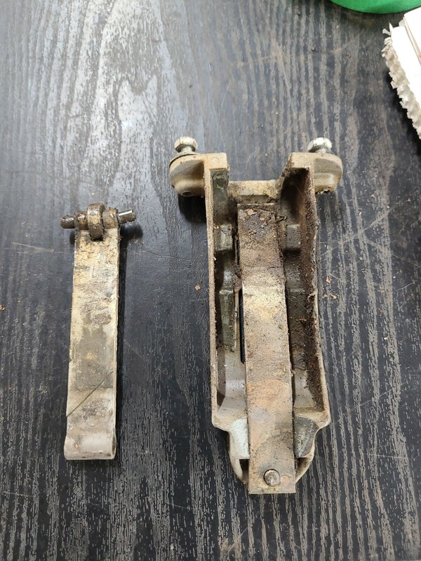 1966 MERCEDES-BENZ 250S RIGHT FRONT DOOR HINGE STABILIZER