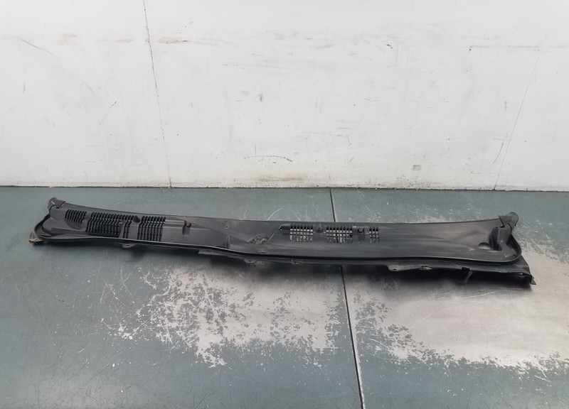 2003 Grand Marquis / Crown Vic Victoria Windshield Cowl #4659 L3
