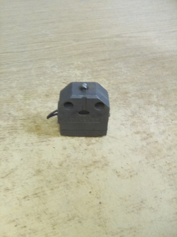 Balluff BNS 819-100-R-11 Mechanical Single Position Limit Switch