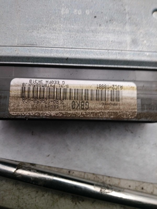 Used Engine Control Module (ECM) fits: 2004 Ford Escape Electronic Control Modul