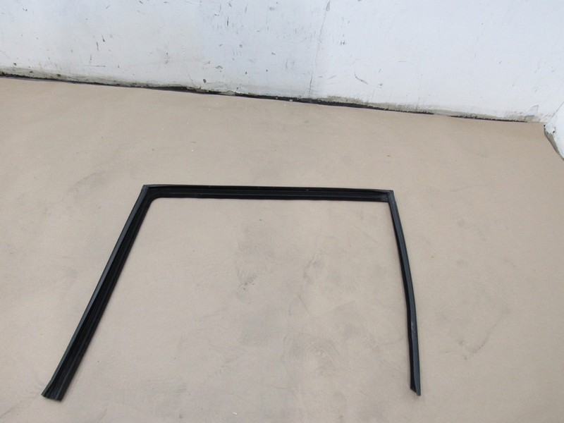 Mercedes R350 W251 2011 Rear Left Driver Door Window Weatherstrip Seal 06-13 ;