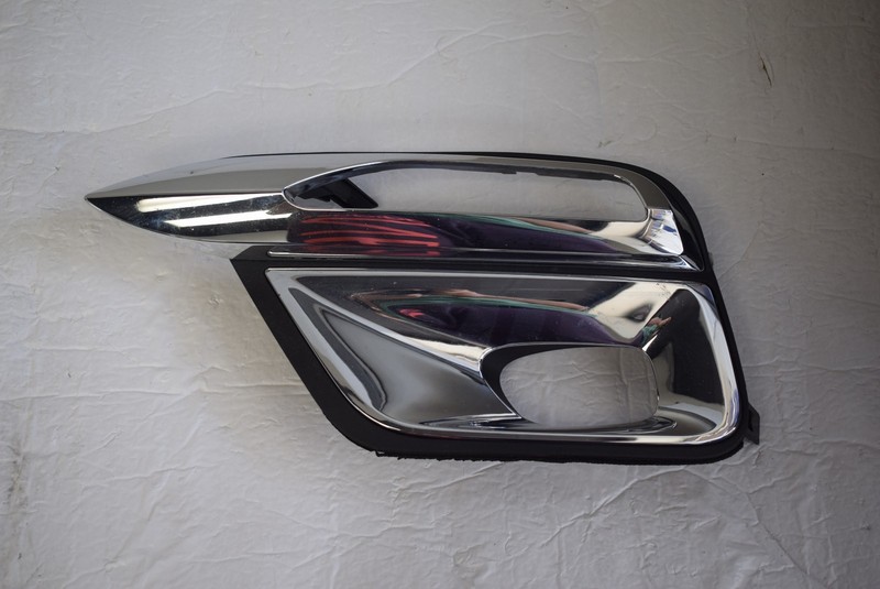 INFINITI GENUINE FOG LAMP BEZEL 622575ZA0A OEM 2015-2017 Infiniti QX80 Base