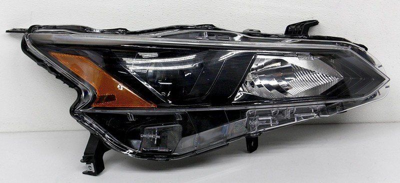 OEM Right Passenger Side Headlamp For Nissan Altima 26010-6CA0B Chrome Smudge