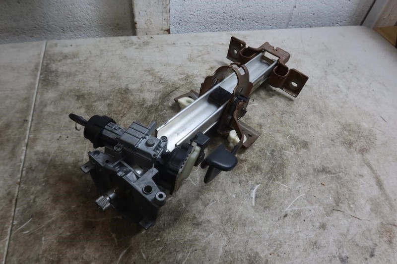 2001-2006 Jeep Wrangler TJ OEM Steering Column w/ Ignition Switch 05057079