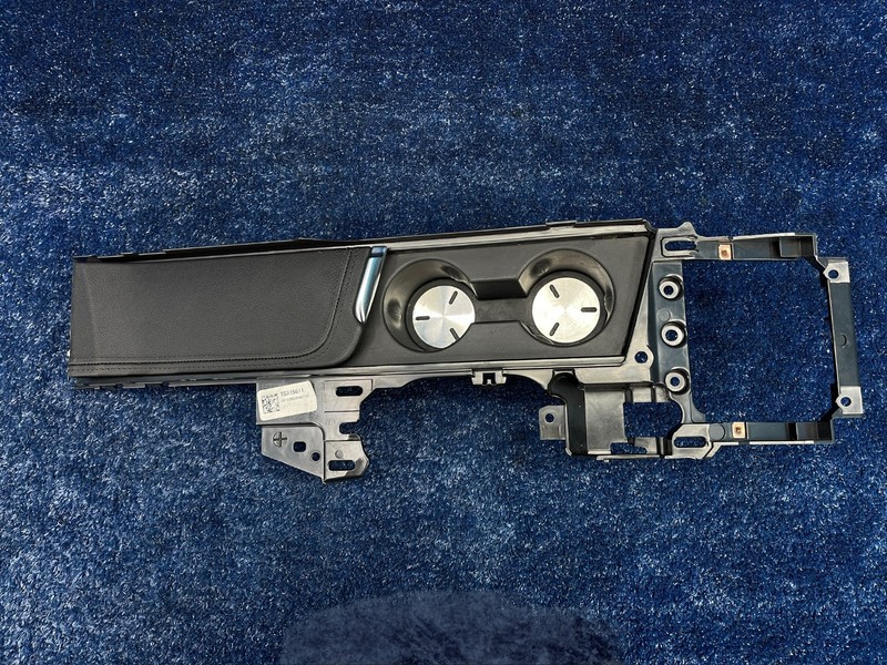 2017-2019 CADILLAC XT5 FRONT CENTER CONSOLE CUP HOLDER W/ BRACKET OEM