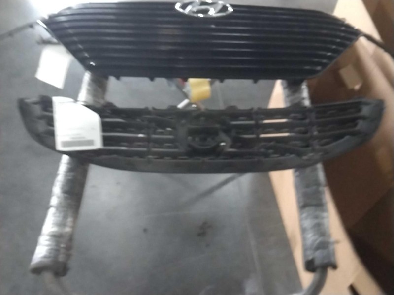2015 Volvo S60 Grille OEM White 4DR Sedan 144K Miles NJ25-27032-686443