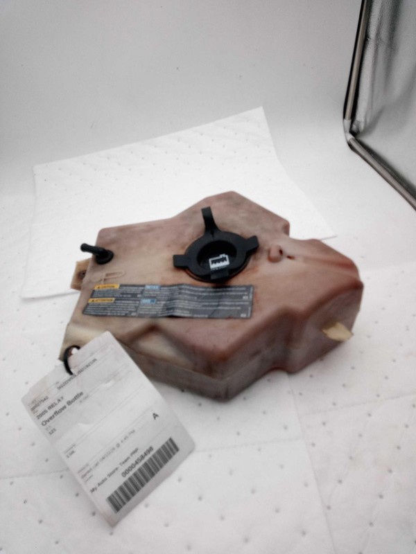Used Engine Coolant Reservoir fits: 2005 Saturn RelayGrade B
